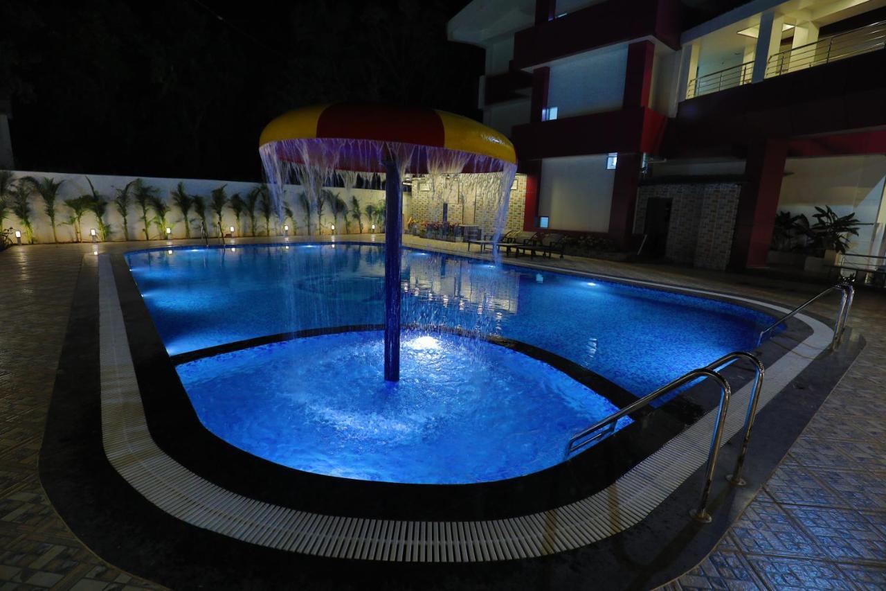 Imperial Grande Resort Lonavala Esterno foto
