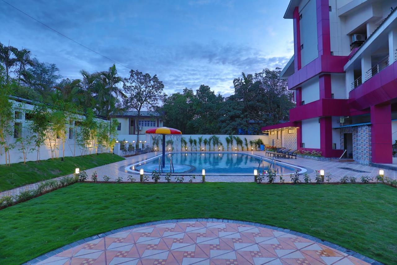 Imperial Grande Resort Lonavala Esterno foto