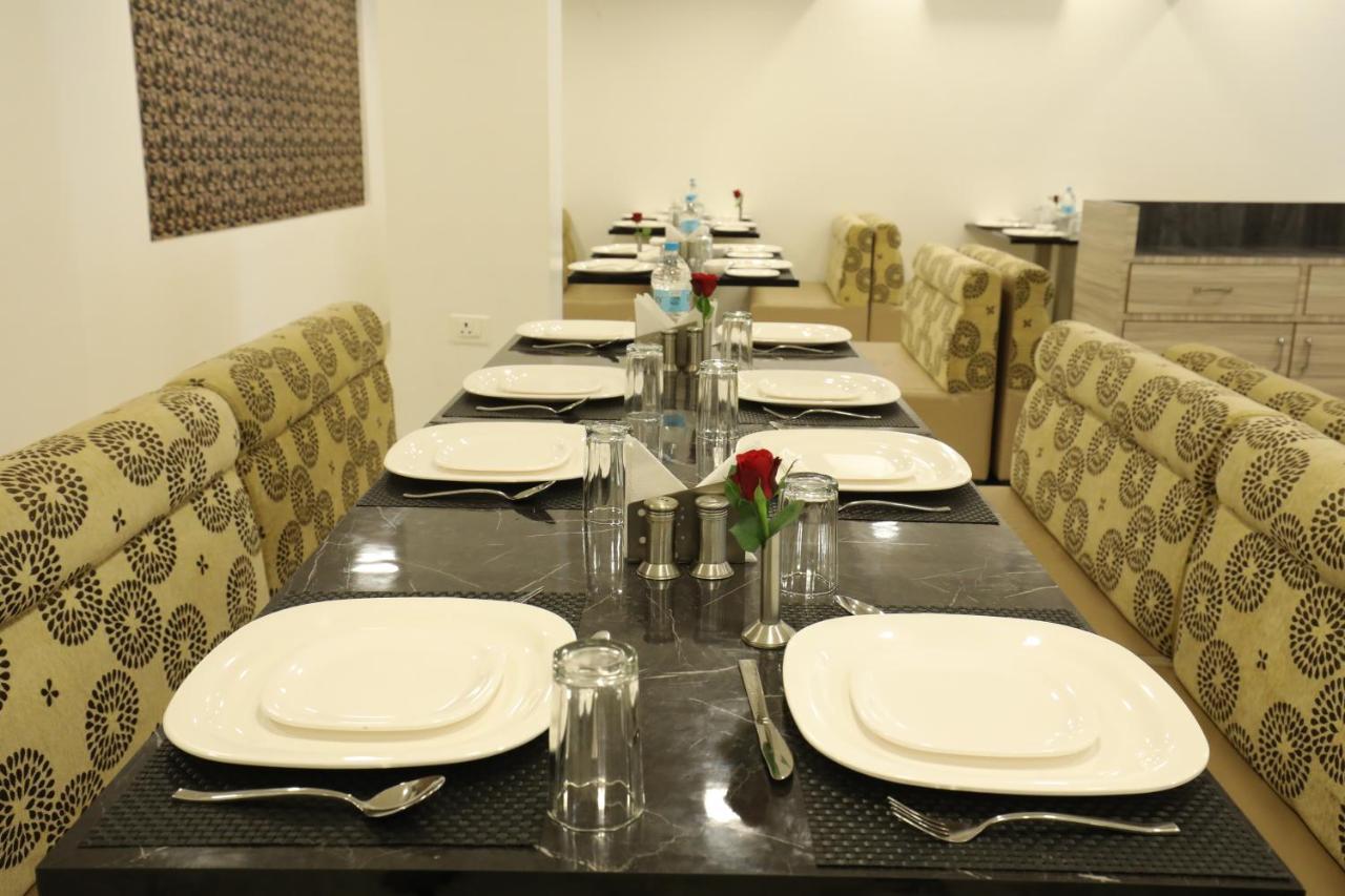 Imperial Grande Resort Lonavala Esterno foto