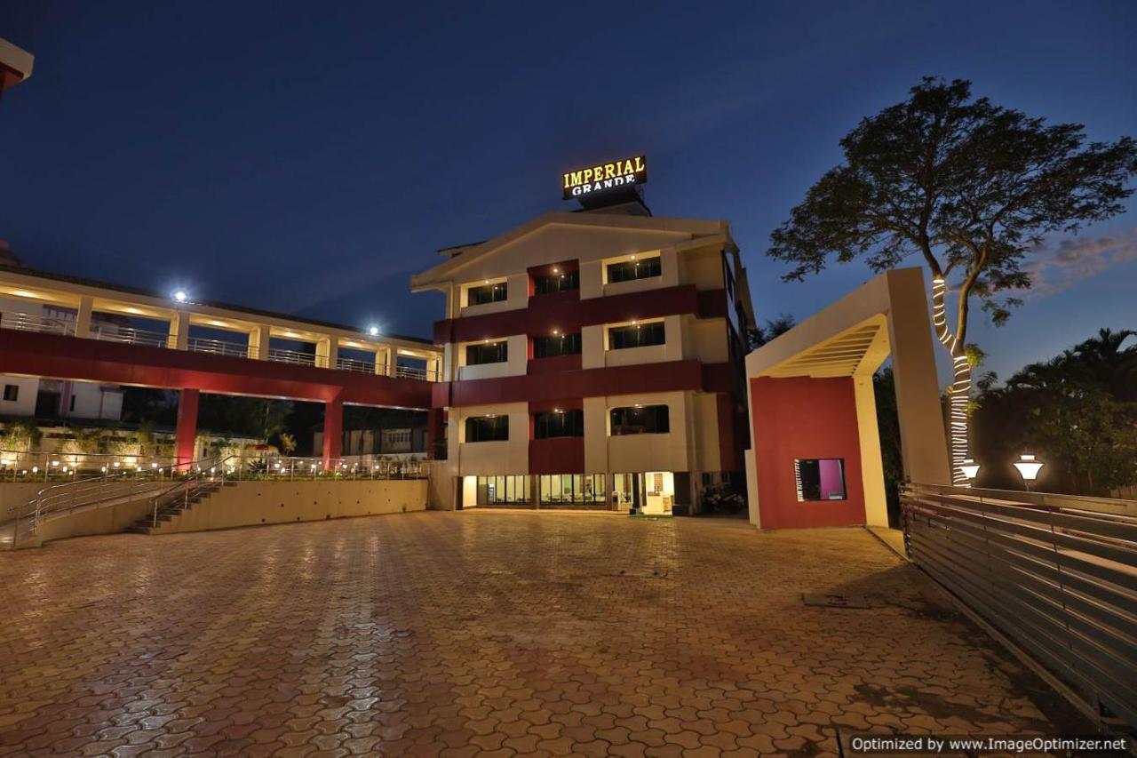 Imperial Grande Resort Lonavala Esterno foto