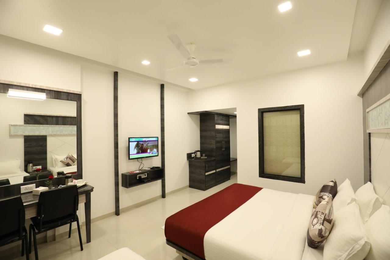 Imperial Grande Resort Lonavala Esterno foto