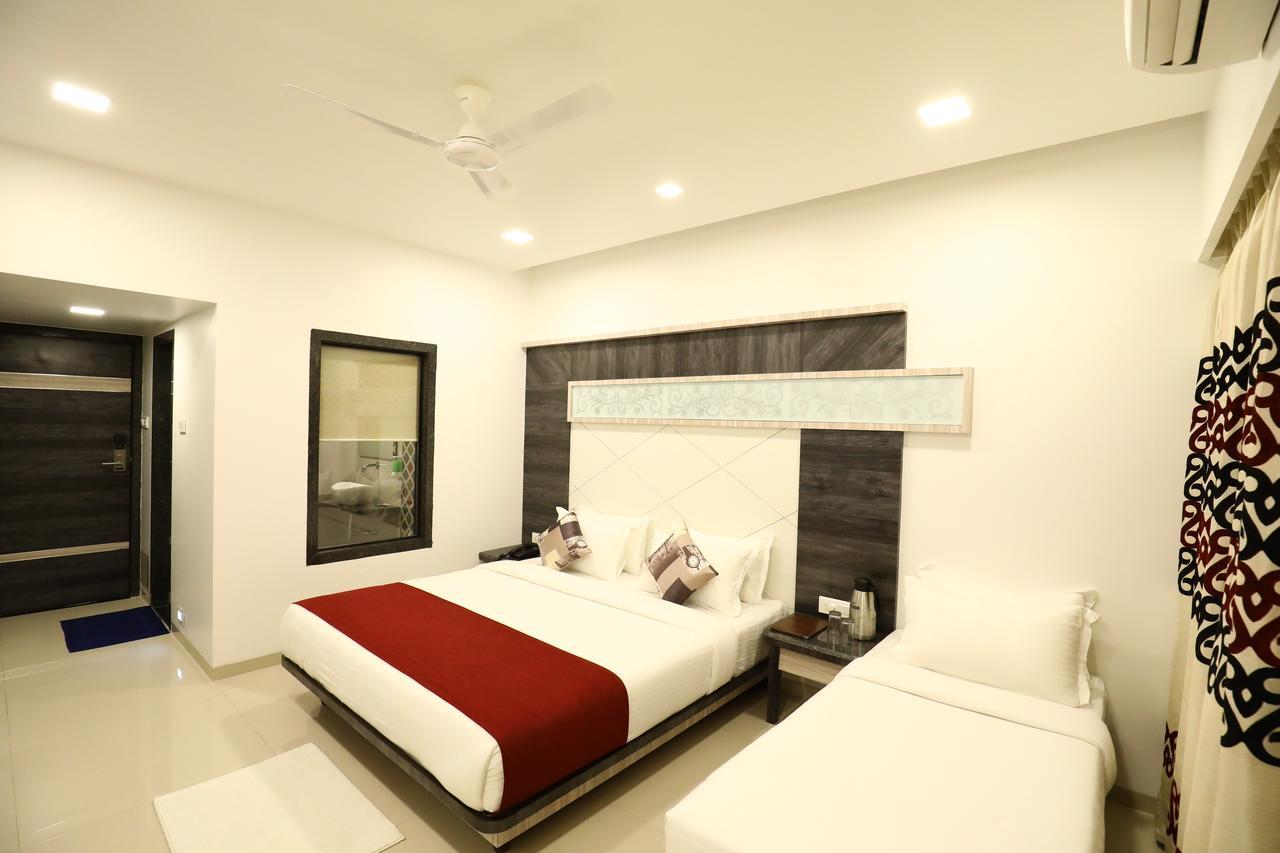 Imperial Grande Resort Lonavala Esterno foto