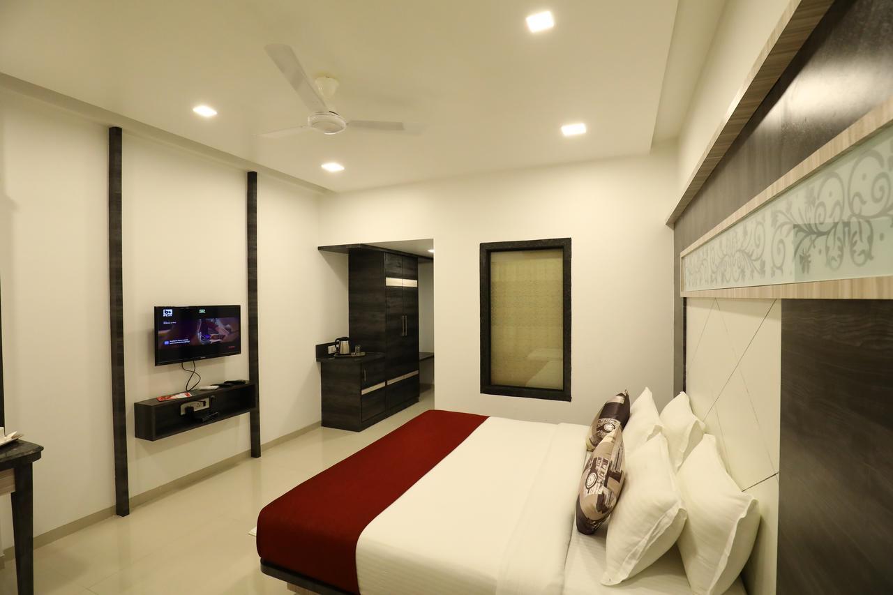 Imperial Grande Resort Lonavala Esterno foto