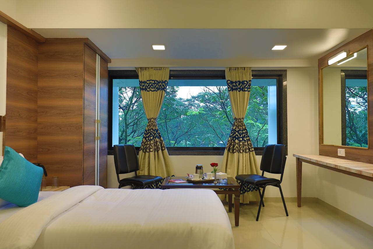 Imperial Grande Resort Lonavala Esterno foto