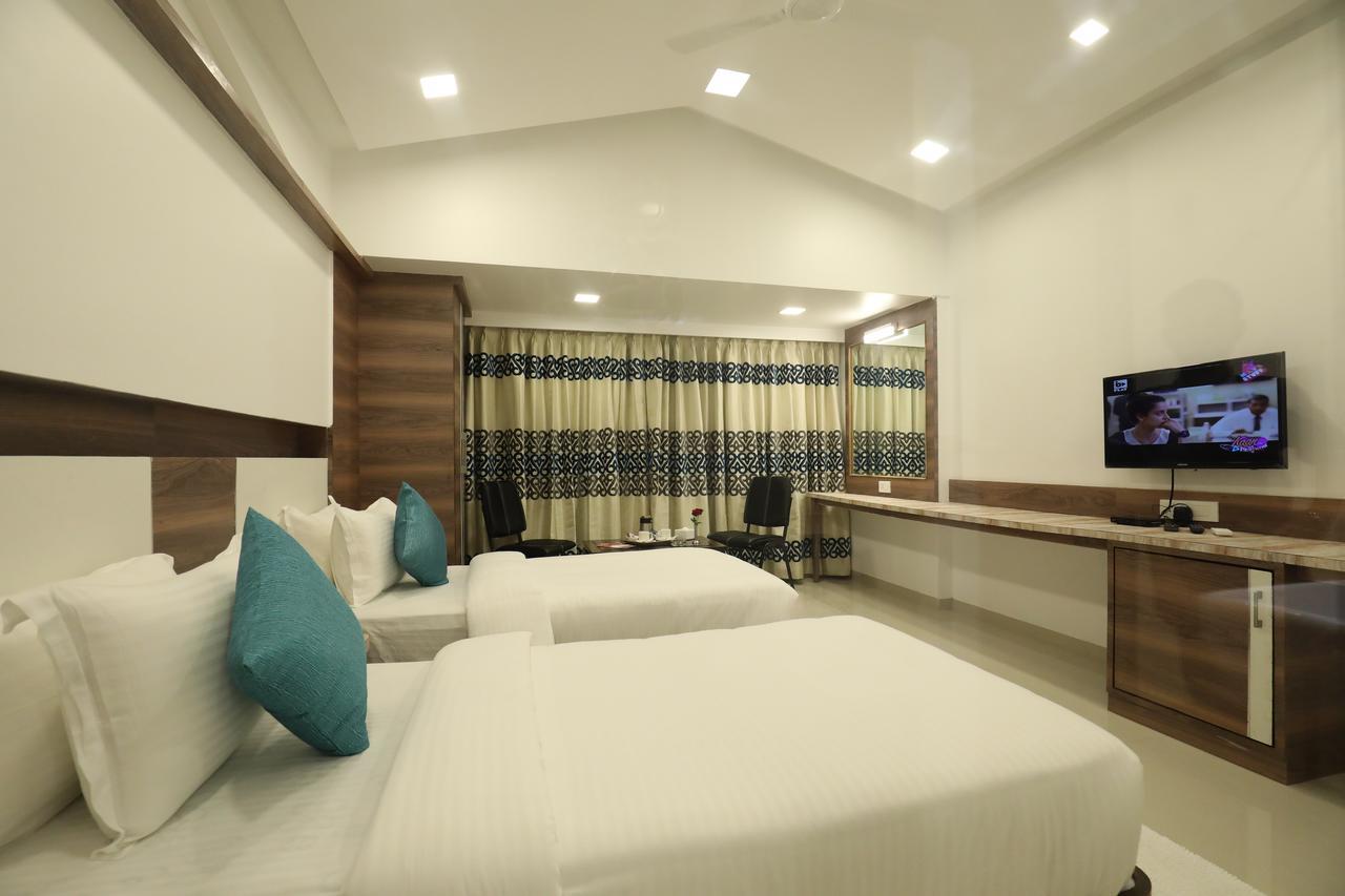 Imperial Grande Resort Lonavala Esterno foto