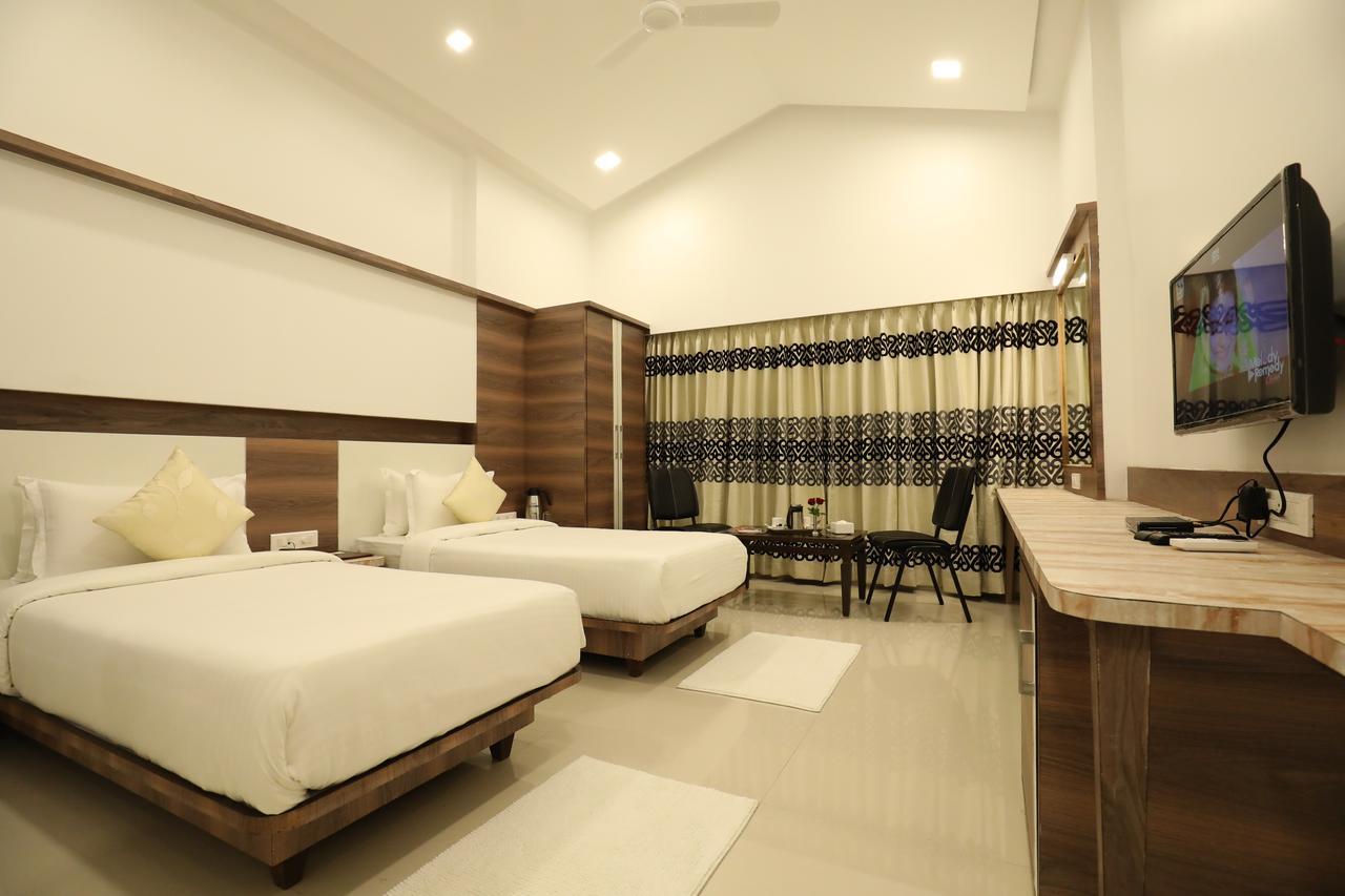 Imperial Grande Resort Lonavala Esterno foto
