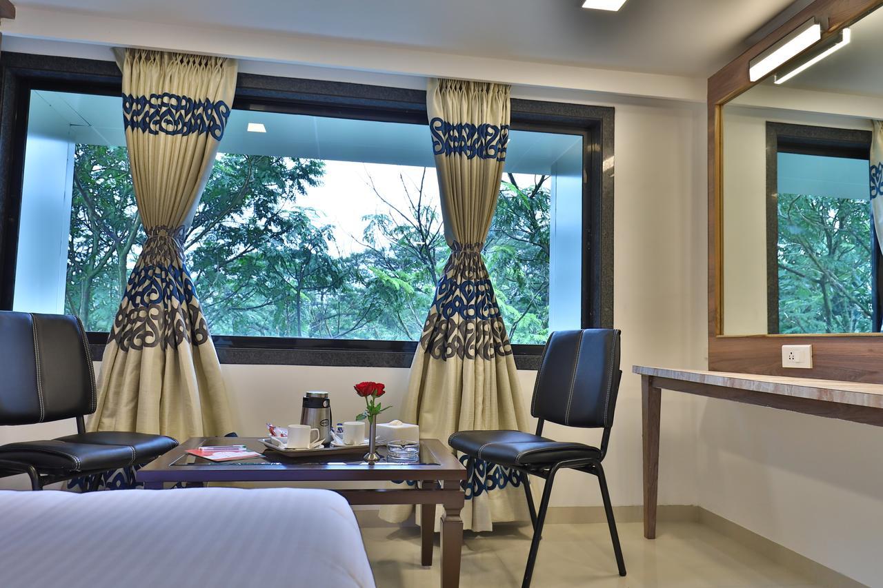 Imperial Grande Resort Lonavala Esterno foto