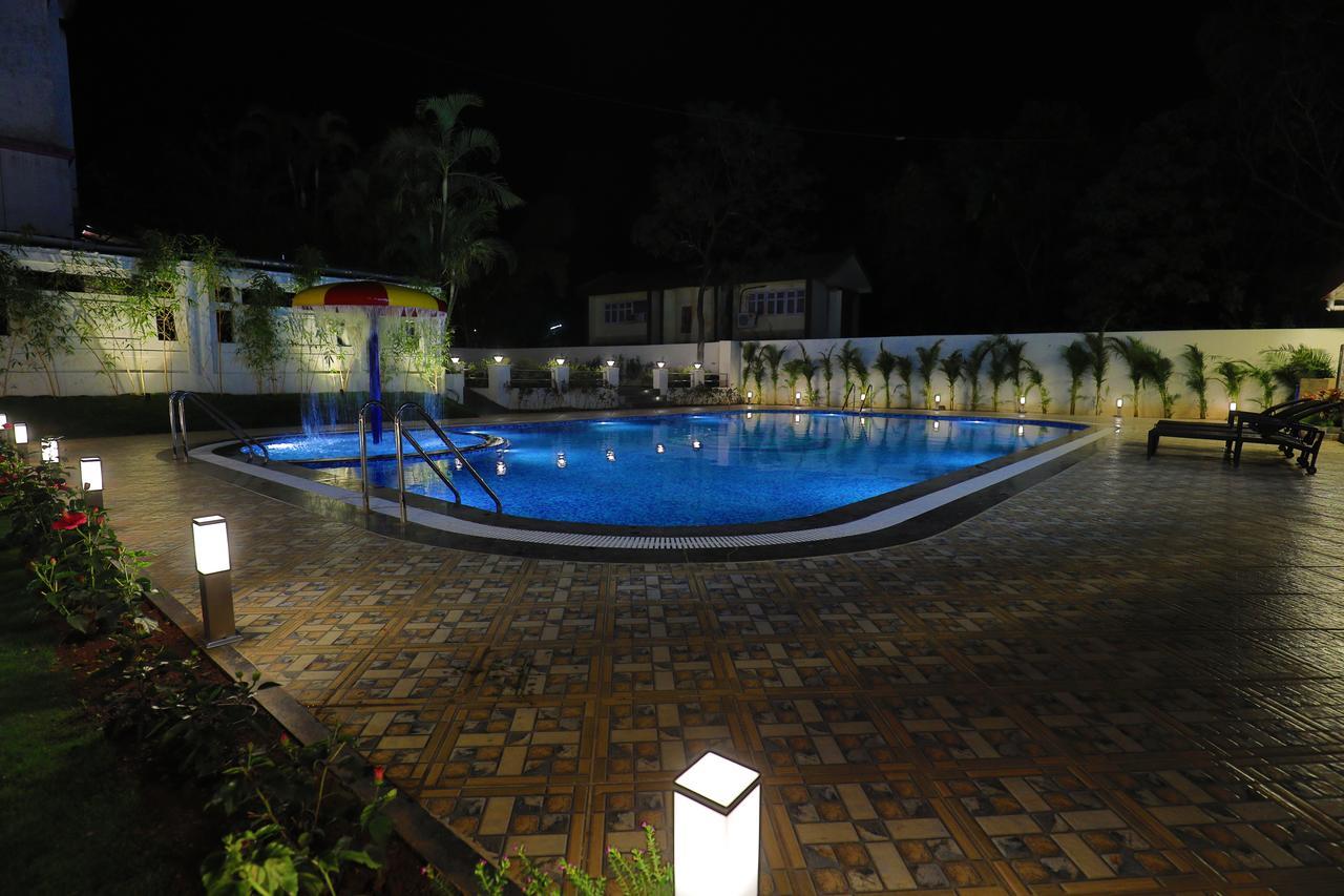 Imperial Grande Resort Lonavala Esterno foto
